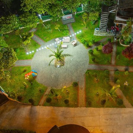 Green Yard Hotel Μπατούμι Εξωτερικό φωτογραφία