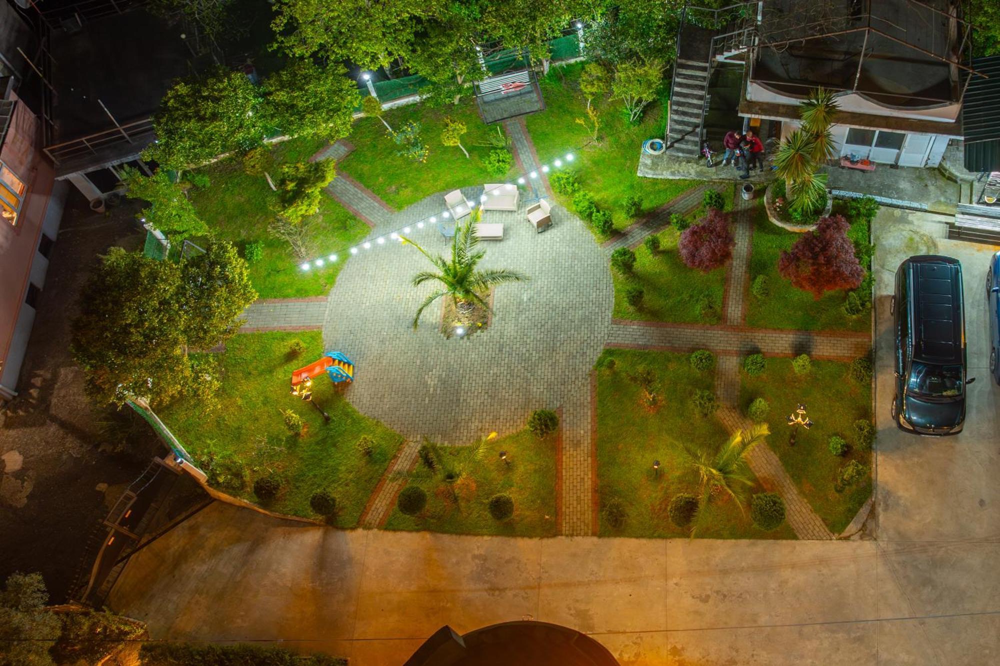 Green Yard Hotel Μπατούμι Εξωτερικό φωτογραφία